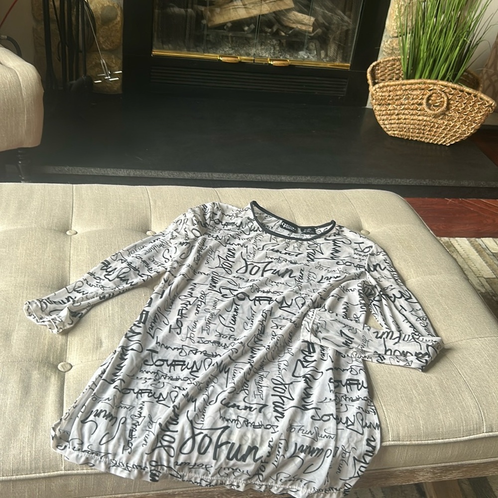 Crossing Pointe Mesh Graphic Printed Blouse Size Medium